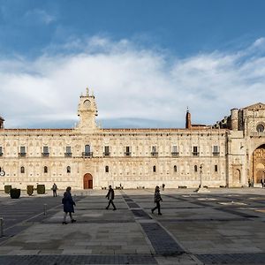 Parador De Turismo De Leon